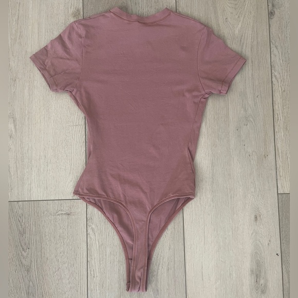 Skims tee bodysuit size small light mauve/neutral pink color - Picture 2 of 3